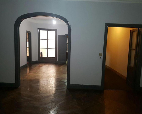 Venta - Departamento 4 Dormitorios 2 Baños - Calle Emilio Olmos