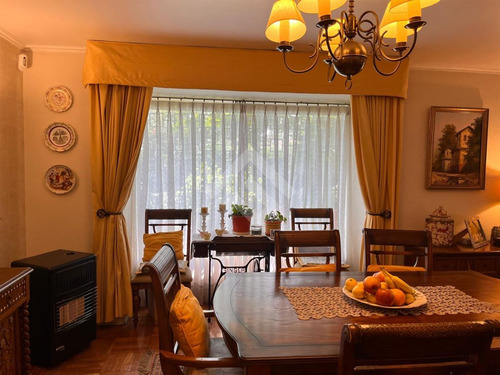 Casa En Venta De 5 Dorm. En Ñuñoa