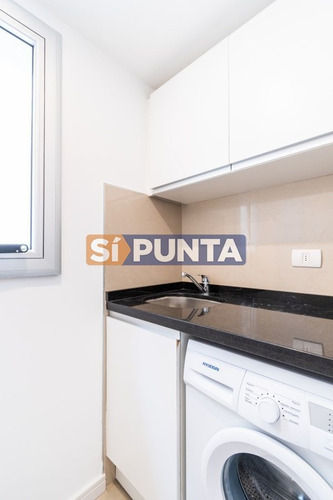 Imagen 20 de 28 de Apartamento De Tres Dormitorios En Suite En Venta Con Vista El Mar En Primera Línea Playa Brava