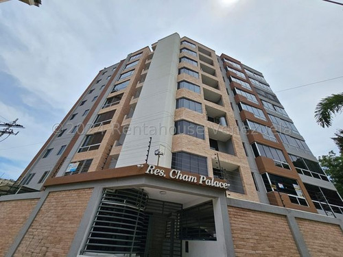 Amplio Apartamento Amoblado En Venta, Urb. Los Caobos, Maracay, Planta Electrica Y Pozo, 25-15272 Mv