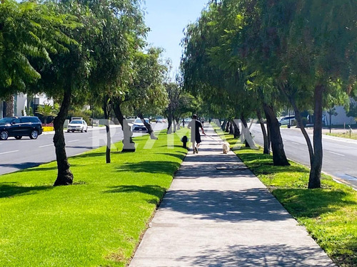 Venta En El Campanario Residencial Y Golf: Seguridad, Lujo Y Comodidad