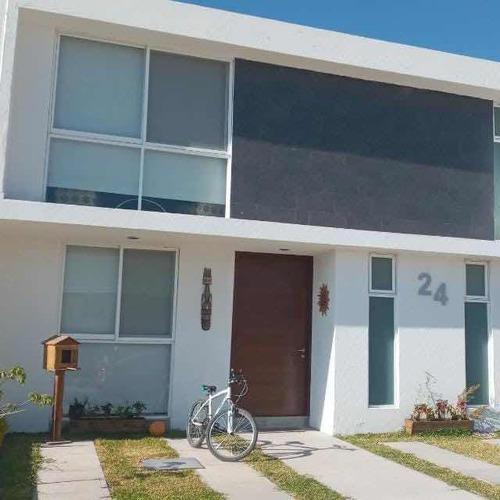 Reestrena Casa Súper Amplia Y Con Excelente Distribución