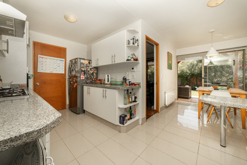 Linda Y Amplia Casa Dentro De Condominio De 3 Dormitorios