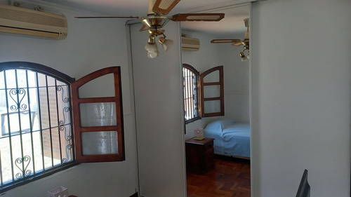 Hermosa Casa 4 Dormit, Pileta Con Caldera, Quincho, Baño Con Jacuzzi. B° Villa Cabrera