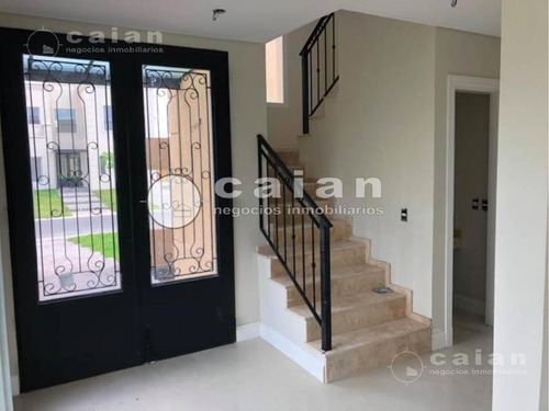 Imagen 5 de 26 de Casa De 4 Ambientes, Estudio Y Dependencia Sobre Lote Interno En Las Tipas, Nordelta