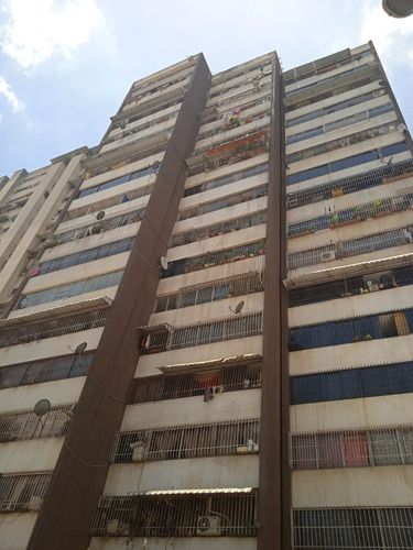  Cómodo, Bello Y Muy Bien Ubicado Apartamento En Pleno Centro De Caracas