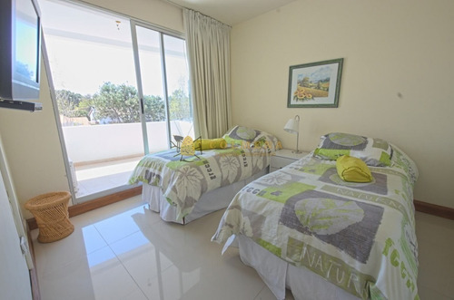 Apartamento En Venta - Pinares- Ref: 3878
