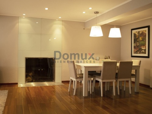 Destacada Propiedad En Barrio Melipal 250m2
