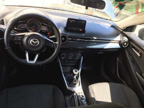 Imagen 10 de 15 de Mazda Mazda 2 2018 1.5 I Touring Mt