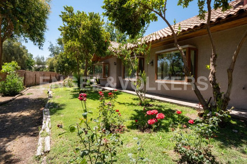 Casa Chilena, Excelente En Condominio