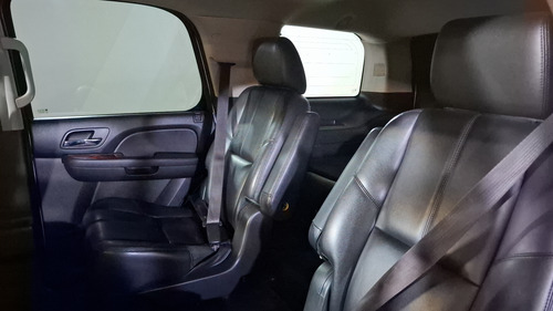 Chevrolet Tahoe 5.3 D PIEL DVD