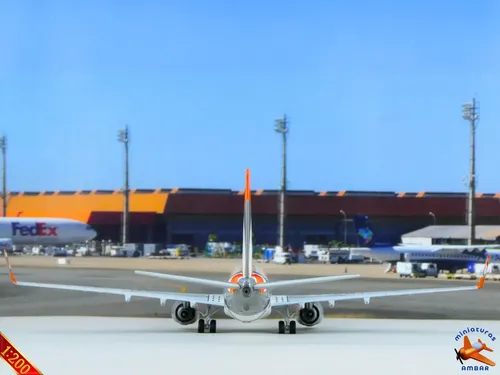 Miniatura Avião Gol Boeing 737-800 Pr-gxz 1/200 Gemini Jets