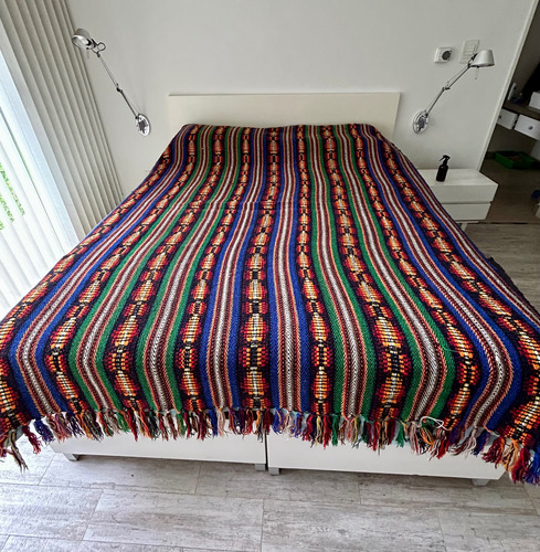 Manta 2 Plazas Tejida Cubre Cama Tejido Multicolor Colorido Guardas (Usado)