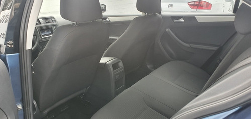 Imagen 10 de 11 de Volkswagen Jetta 2.5 Comfortline Tiptronic Azul 2018