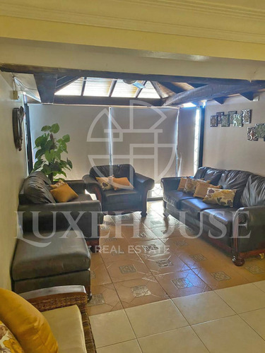 Imagen 11 de 15 de Penthouse De 250 Mtrs Con Jacuzzi. Revestido En Caoba En Sala, Estar, Comedor Y Habitación Principal. Con Excelente Ubicación Cerca De Supermercados, Ferreterías, En La Moraleja (eaa-003)