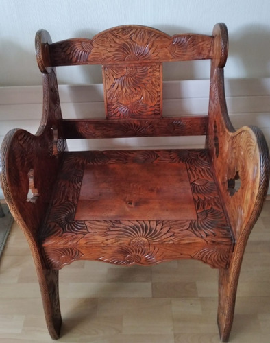 Sillon Antiguo En Madera Tallada A Mano Excelente Estado