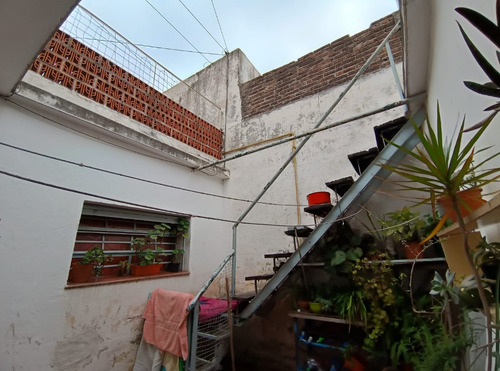 Casa De 3 Ambientes + Local Alberdi