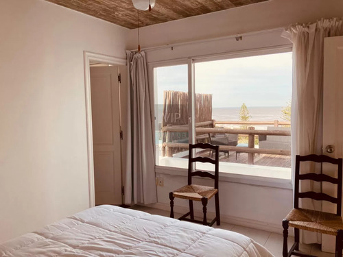 Alquiler Verano Apartamento De 3 Dormitorios + Servicio, Con Vista Al Mar.