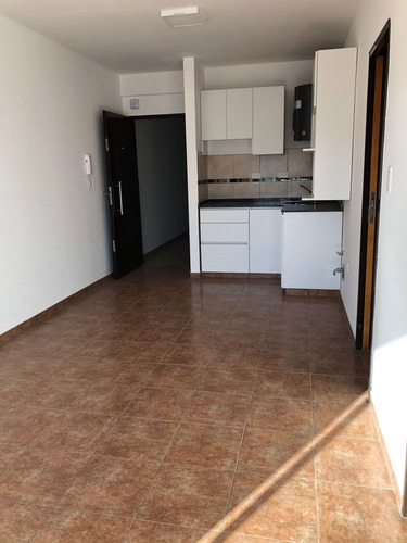 Alquiler De Departamento 2 Ambientes, Caseros