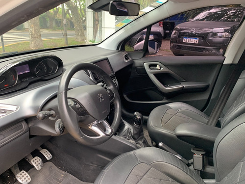 Peugeot 208 Feline Pack Cuir