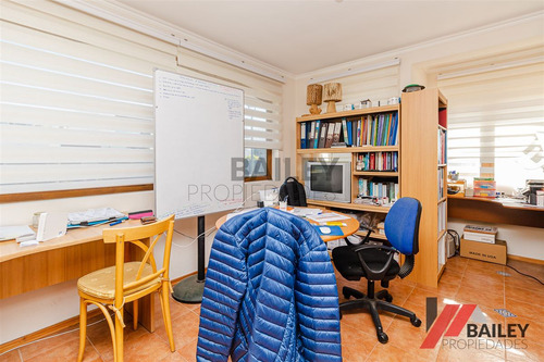 Casa En Arriendo De 5 Dorm. En Concón