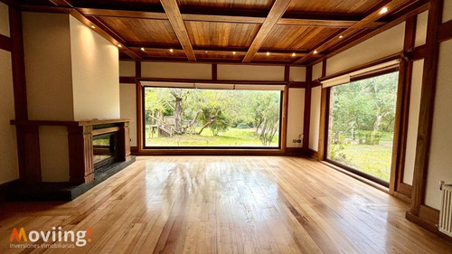 Linda Casa, Con Grandes Jardines Y Piscinas. $ Conversable