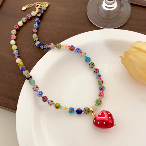 Collar De Cuentas Coloridas Con Dije De Corazón Rojo
