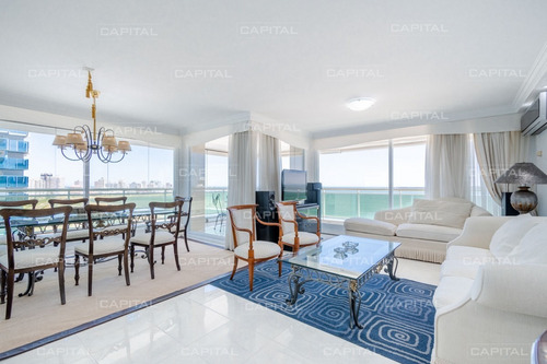 Coral Tower Punta Del Este Apartamento De Tres Dormitorios En Venta- Ref: 27362