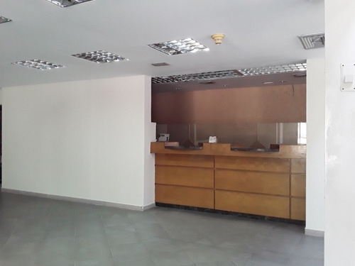 Imagen 11 de 23 de Local En Los Robles, En Alquiler