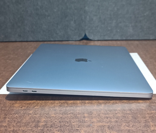 Apple Macbook Pro I9 16 Detalle En Pantalla Plata (Usado)