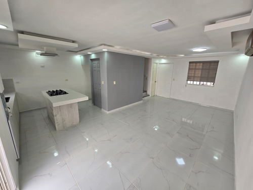 Casa En Fraccionamiento Privado, 3 Recámaras, 2.5 Baños, Doble Cochera, Vigilancia 24/7, Cocina De Cuarzo