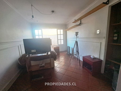 Casa En Venta De 4 Dorm. En Ñuñoa