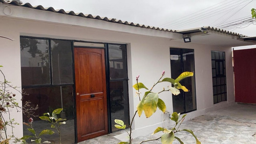 Casa Ubicada En Apacible Barrio Residencial, La Serena