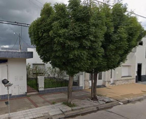 Casa En Venta - 2 Dormitorios 2 Baños - 249mts2 - Azul
