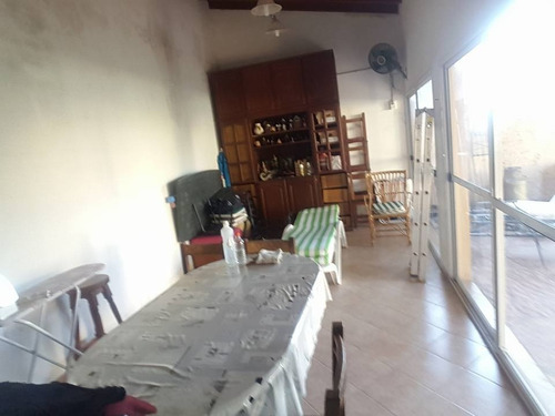 Nuevo Valor!!! Unico Chalet En Dos Plantas Hermoso Con Amplio Parque Quincho Piscina!! Tomo Menor Valor En Parte De Pago F: 7445