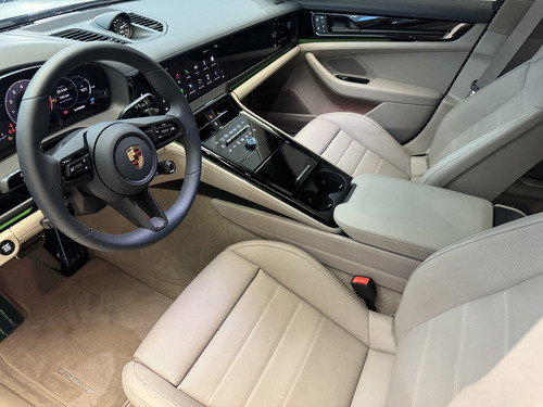 Porsche Panamera 4 E-HYBRID