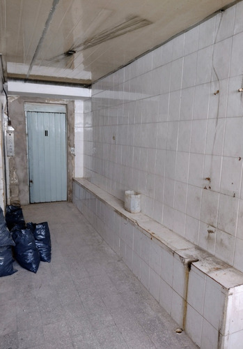 Oficinas En Liniers Con Multiples Salones Con Patio