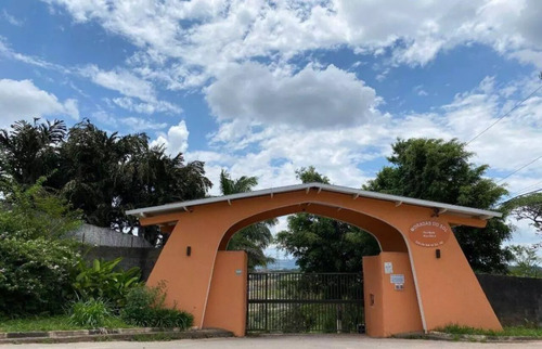 Casa Com 4 Suítes Em Condomínio