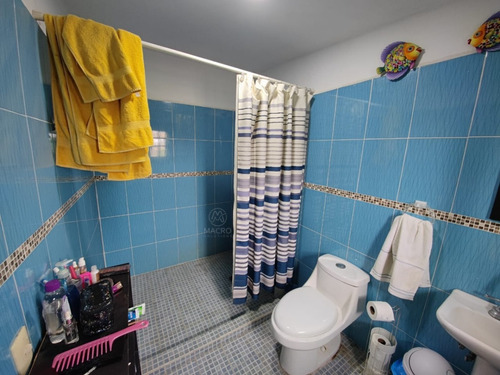 Casa En Venta En Col. Iztaccihuatl De Dos Niveles Con Jardín.