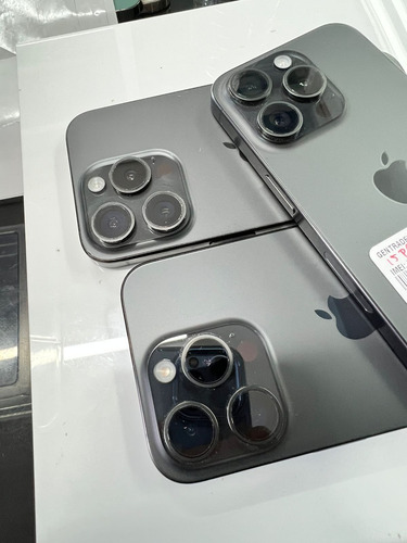Apple Iphone 15 Pro (256gb)(esim) Negro Titanio / At&t Negro Titanio (Reacondicionado)