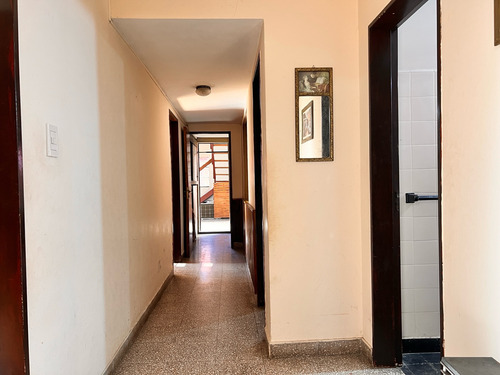Casa En Venta | 2/3 Dormi - Quincho Y Parrilla | 33 E/ 24 Y 25 - La Plata