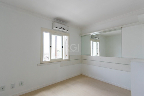Casa Em Hípica Com 3 Dormitórios - Lu431789