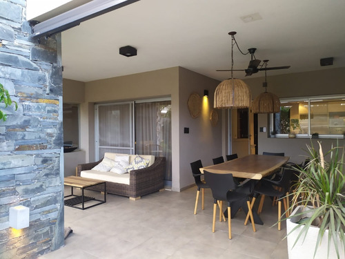 Imagen 6 de 14 de Vendo Casa Barrio Jardín Claret - 4 Dormitorios (1 En Pb) - Pileta
