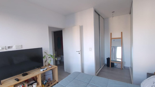 Departamento En Venta De 2 Ambientes En Olivos Con Cochera Y Balcón