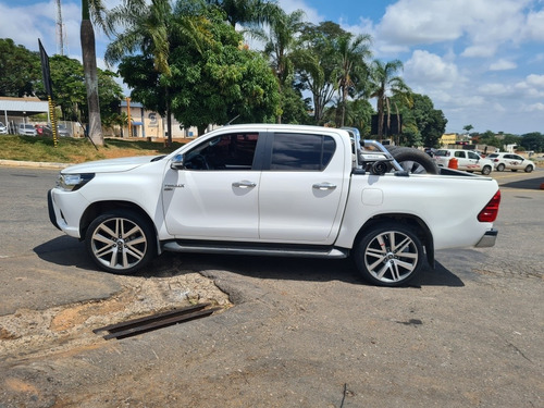 Toyota Hilux 2017 2.7 Srv Cab. Dupla 4x2 Flex Aut. 4p