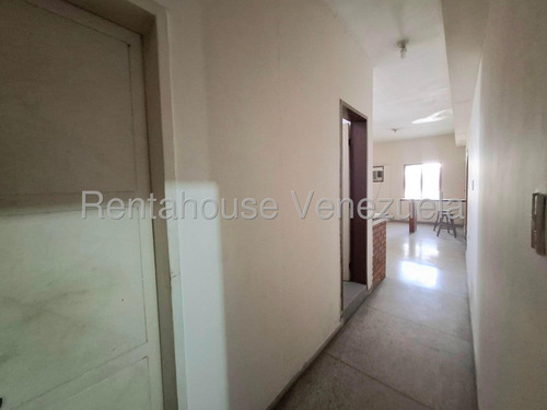 Edificio En Venta En Av Miranda Maracay Excelente Ubicacion 3 Niveles Deposito Areas Oficinas Ascensor De Carga Y Mas Alto Trafico Estef 25-12253