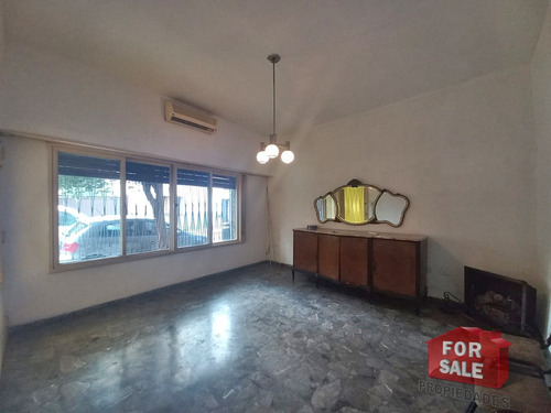 Imagen 2 de 11 de Ph De 2 Ambientes Para Uso Profesional, En Planta Baja.