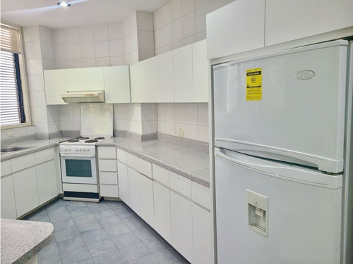 Apartamento En Alquiler Ubicado En Altamira, Chacao - Caracas