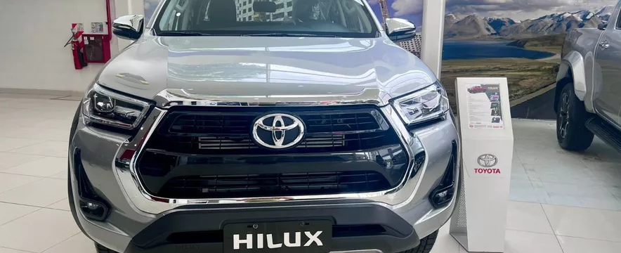 Toyota Hilux 4x4 Dc Srv 2.8 Tdi 6 At 2024 (disponible)