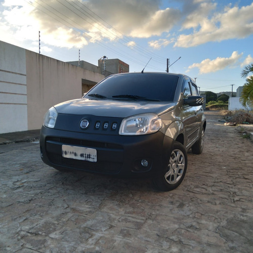 Imagem 1 de 11 de Fiat Uno Vivace Celebration